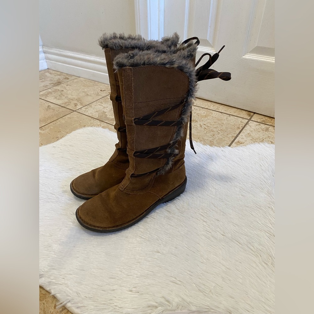 Clarks Brown Faux Fur Lined Women's Boots Size 8.5 M Faux Suede Lace Up Rubber